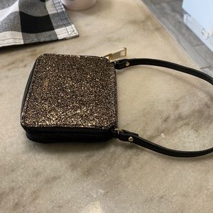 Aldo Wallet .. pequeña cartera muy bonita brilla color negro con dorado ..